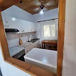 Dinas House 4 *