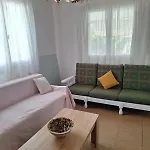 Dinas House 4 *