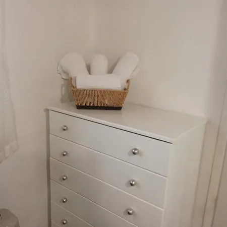 Dinas House 4 *