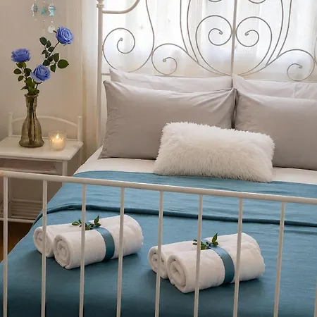 Dinas House 4 *