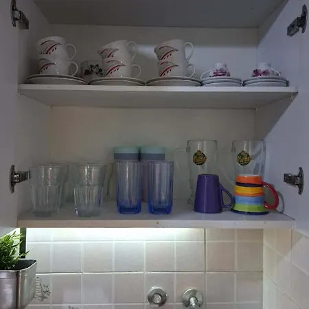 Dinas House 4 *