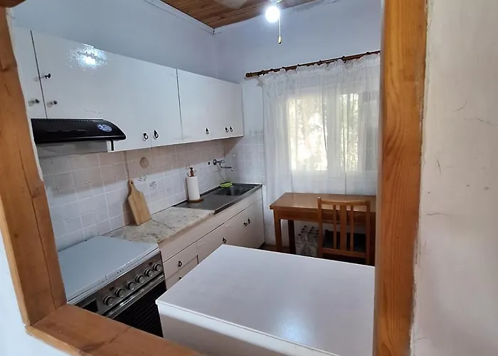 Dinas House 4 *