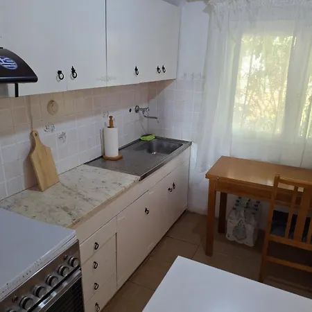 Dom wakacyjny Dinas House 4 *
